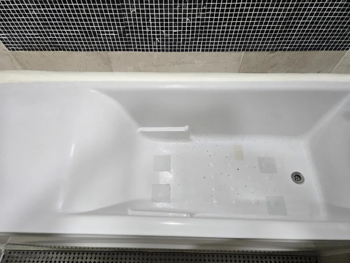 경기 성남 판교 월풀욕조 바닥 기포 발생 교체 욕조 바닥 상태 확인 시공 전 3번째 사진
