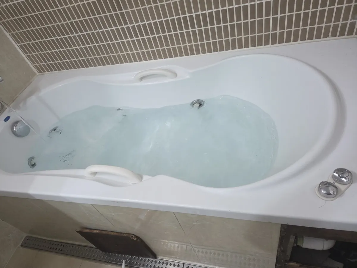 경남 진주 월풀욕조 모터 교체 월풀욕조 증상 확인 시공 전 1번째 사진